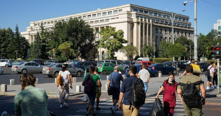 Șomajul a atins 5,7% în aprilie, cu tinerii în prim-planul statisticilor. 1 rata somajului a scazut la 57 in aprilie cei mai multi someri provin din randul tinerilor 683ed6d15ea01