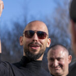 Ministerul Culturii răspunde după ce Andrew Tate a fost surprins la o petrecere în curtea Muzeului Brukenthal din Sibiu 2 reactia ministerului culturii dupa ce andrew tate a fost filmat la o petrecere in curtea muzeului brukenthal din sibiu 6847fe117fd56