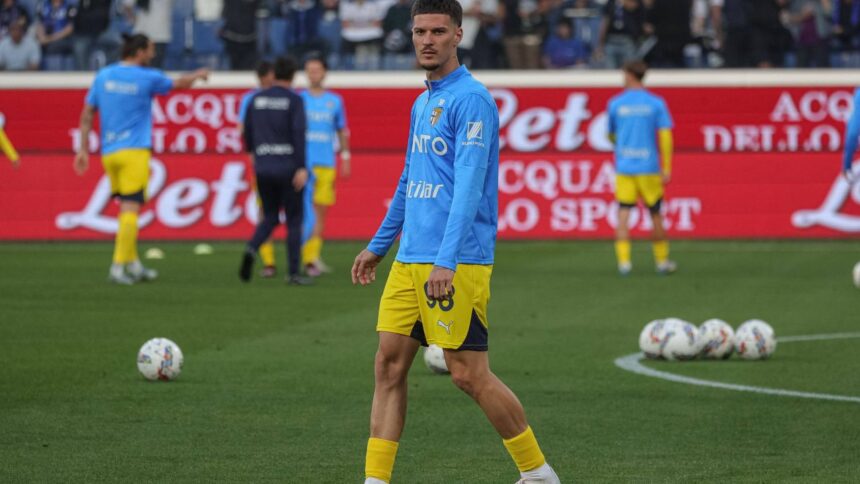 Furia italienilor în urma propunerii lui Pederzoli de a-l aduce pe Dennis Man la Rapid 1 reactia virulenta a italienilor dupa ce au auzit de ideea lui pederzoli de a l transfera pe dennis man la rapid 685a4361caa31