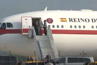 regele spaniei felipe al vi lea a ajuns luni seara la sibiu marti merge la poligonul cincu cu presedintele nicusor dan 6847271ff3b66