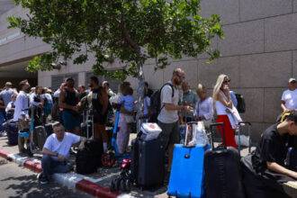 repatriere din israel grecia a evacuat in siguranta peste 100 de cetateni inclusiv romani si americani 685293fd17a0a