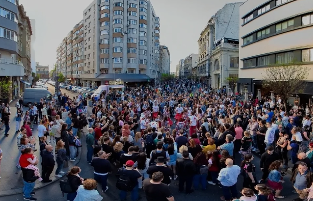 Calea Victoriei devine un spațiu vibrant: weekend plin de expoziții, ateliere și muzică în cadrul proiectului Străzi Deschise din București! 1 restrictii rutiere in weekend proiectul strazi deschise in bucuresti aduce pe calea victoriei expozitii ateliere muzica live 6853141a693a9