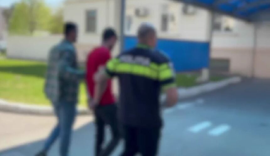 Capturat după o evadare în Constanța: Un bărbat aflat în arest la domiciliu a încercat să scape de polițiști în timp ce conducea. 1 retinut dupa o urmarire in constanta un barbat aflat in arest la domiciliu a fost prins la volan de politisti si a incercat sa fuga 6849553839f91