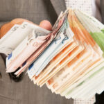 România primește 1,3 miliarde de euro pentru a treia cerere de plată din PNRR, dar 869 milioane de euro rămân blocate - ce se întâmplă? 3 romania a incasat 13 miliarde euro pentru cererea de plata nr 3 din pnrr de ce tarii noastre i au fost blocate 869 milioane euro 684871ef71d6e