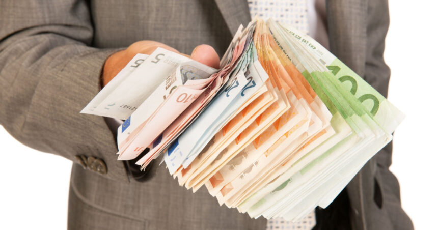 România primește 1,3 miliarde de euro pentru a treia cerere de plată din PNRR, dar 869 milioane de euro rămân blocate - ce se întâmplă? 1 romania a incasat 13 miliarde euro pentru cererea de plata nr 3 din pnrr de ce tarii noastre i au fost blocate 869 milioane euro 684871ef71d6e