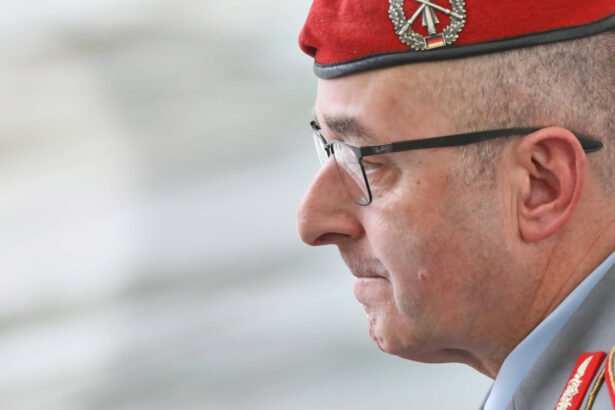 rusia ar putea ataca nato in urmatorii 4 ani avertizeaza seful armatei germane rusia produce anual sute de tancuri 683db7cc50e1d