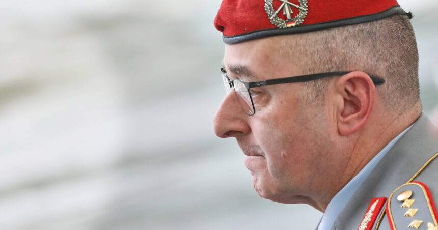 „Generalul german: Rusia ar putea declanșa un atac împotriva NATO în următorii patru ani, în timp ce își intensifică producția de tancuri” 1 rusia ar putea ataca nato in urmatorii 4 ani avertizeaza seful armatei germane rusia produce anual sute de tancuri 683db7cc50e1d