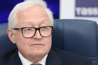 rusia se ofera sa preia excesul de materiale nucleare din iran ca sa ajute sua in disputa cu teheranul 684968438f0f1