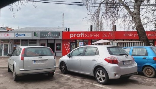 Întâmplare șocantă în zona Abator: O persoană s-a dat drept victimă, a fost atacată și jefuită de bani și chei! 1 s a prefacut ca aluneca apoi l a lovit si i a furat banii si cheile in zona abator 683f7102309bf