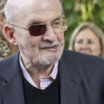Salman Rushdie dezvăluie amenințările inteligenței artificiale: Cum va afecta aceasta viitorul scriitorilor 2 salman rushdie a vorbit despre pericolul ai ce spune despre momentul in care scriitorii vor fi distrusi de inteligenta artificiala 68474090892f5