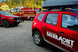 salvamontistii intervin pe un traseu din bucegi ca sa ajute o tanara accidentata la un picior un alt turist e blocat in fagaras 6856dcec4ffc9