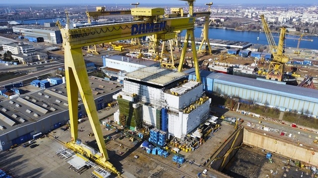 Mangalia în centrul atenției: Un colos industrial pregătește reparația a 13 vase, esențiale pentru salarii, dar investitorii sunt precauți din cauza instabilității guvernamentale. 1 santierul mangalia vizat pentru preluare de un gigant vor repara 13 nave care asigura plata salariilor si negociaza preluarea actiunilor rezerve insa ale investitorilor in lipsa unui guvern stabi 684ac1bef3465