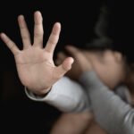ȘOCANT! O adolescentă de 14 ani a căzut victimă unei acțiuni nelegale în curtea unei școli din Mangalia. Fata a fost descoperită în stare de inconștiență în toaleta instituției de învățământ. 3 scandalos o minora de 14 ani a fost drogata de mai multi indivizi in curtea unei scoli din mangalia copila a fost gasita inconstienta in baia scolii 68416ea711243
