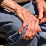 S-au deghizat în ajutoare pentru a jefui bătrâni, dar acum vor să scape de închisoare: judecătorii au hotărât să-i protejeze de căldură! 3 se dadeau buni samariteni pentru a fura din casele unor batrani iar acum nu mai vor la racoare judecatorii au decis sa i tina departe de canicula 684b5c7b3c6bd
