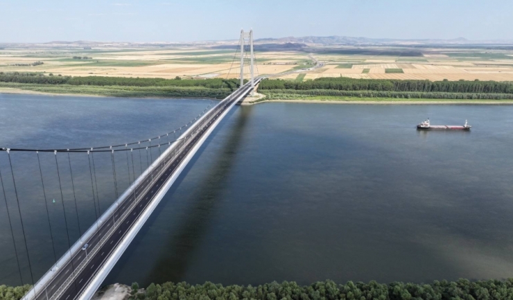 Circulația revine pe arterele de legătură ale Podului suspendat de la Brăila! 1 se deschide circulatia pe drumurile de legatura ale podului suspendat de la braila 685e38010ea8c