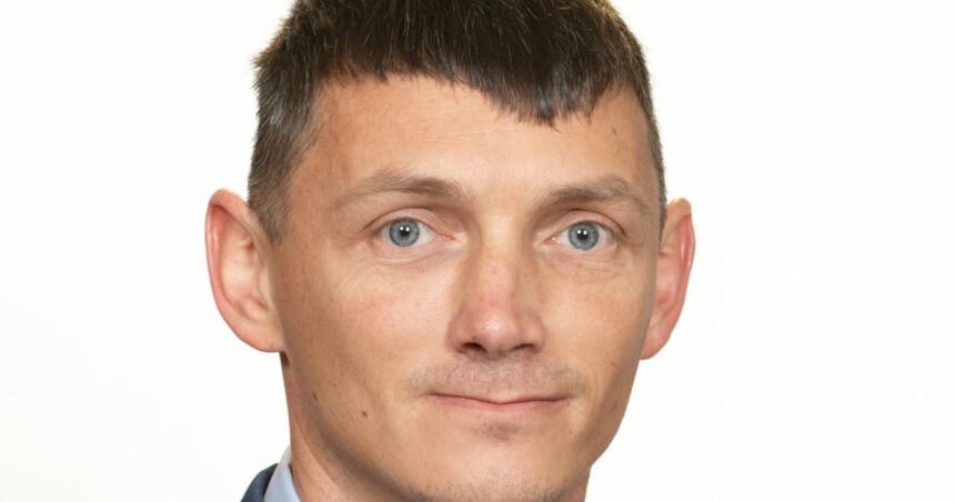Senatorul care pretinde că și-a obținut diploma de la o platformă de întâlniri, condamnat pentru șofat fără permis 1 senatorul care sustine ca a facut facultatea la un site de matrimoniale a fost condamnat pentru conducere cu permisul suspendat 685197107f32f