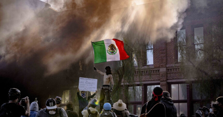 „Emblema demonstrațiilor din Los Angeles care a provocat furia republicanilor: „E pur și simplu incredibil”” 1 simbolul protestelor din los angeles care a starnit furia republicanilor este absolut nebunesc 684a5a209ab93