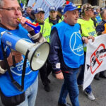 Sindicaliștii se mobilizează la Cotroceni pentru a cere tăierea subvențiilor și eliminarea privilegiilor politicienilor. 2 sindicalistii protesteaza la cotroceni ei cei reducerea subventiilor si eliminarea privilegiilor pentru partide si parlamentari 684a80e8b3698