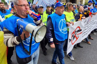 sindicalistii protesteaza la cotroceni ei cei reducerea subventiilor si eliminarea privilegiilor pentru partide si parlamentari 684a80e8b3698