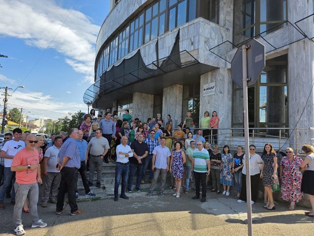 Sindicatele solicită o discuție urgentă cu premierul și amenință cu proteste și grevă generală în lipsa unui acord privind măsurile de austeritate 1 sindicatele vor intalnire de urgenta cu premierul si anunta proteste si chiar greva generala daca nu ajung la un numitor comun pe tema masurilor de austeritate 68625a4c95267