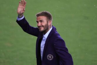 sir david beckham fostul mare fotbalist a fost innobilat de regele charles al angliei 684d10c95b4e9