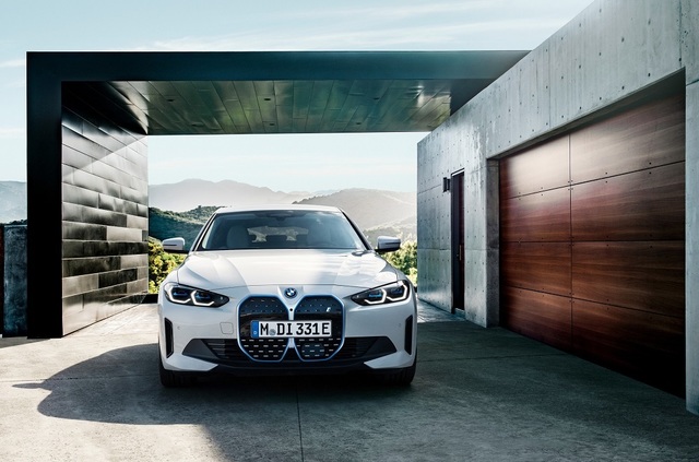 Revoluția vânzărilor de mașini electrice în Europa: VW, Skoda și BMW domină piața, în timp ce Tesla ocupă cu greu locul 5! 1 situatia vanzarilor de masini electrice din europa s a schimbat la 180 de grade vw skoda si bmw cele mai vandute marci electrice un segment care a crescut cu aproape 30 tesla s a multumit doar cu 685b7f4439713