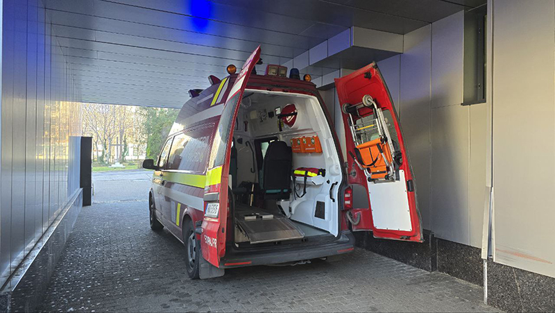 Șoferul unei ambulanțe SMURD sancționat și privat de permis pentru că a trecut de barierele unei căi ferate 1 soferul unei autospeciale smurd amendat lasat fara permis pentru ca ar fi ignorat barierele de la o cale ferata 6846a42eae6cb