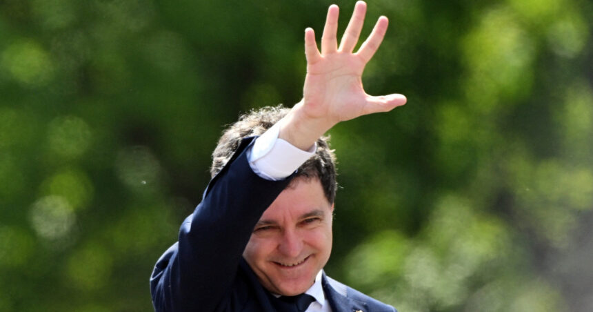 Sondaj INSCOP: Românii au încredere că Nicușor Dan va fi un președinte activ și diplomat în gestionarea problemelor publice 1 sondaj inscop majoritatea romanilor cred ca nicusor dan va fi un presedinte implicat in viata publica si care va evita conflictele 6847e8733d9ce