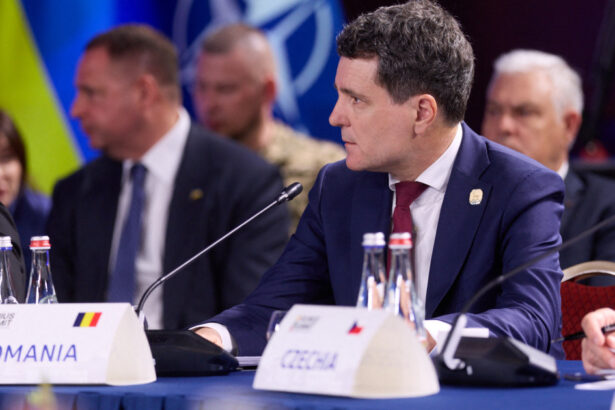 sondaj peste doua treimi din romani vor un rol activ al romaniei in ue si intarirea relatiei cu sua sub presedintia lui nicusor dan 6849367c7c803