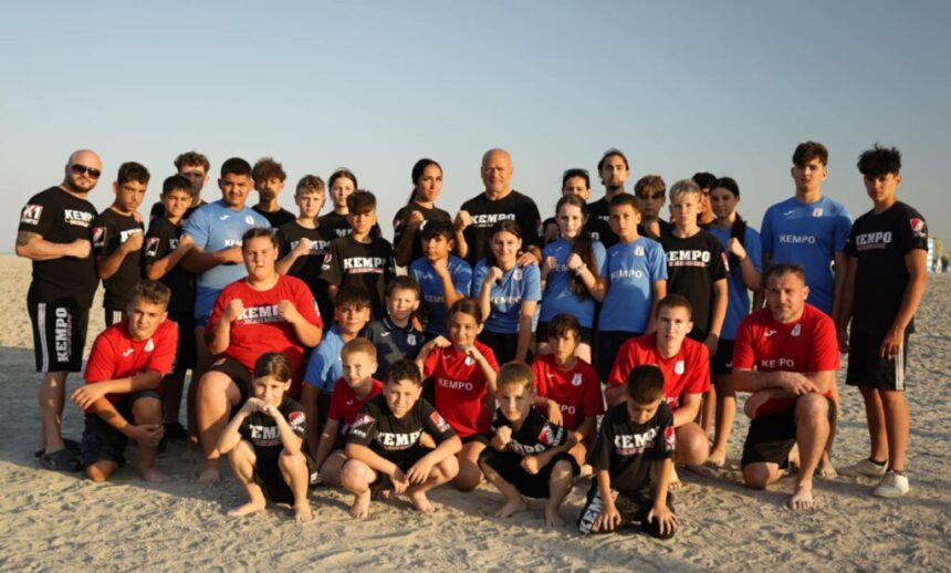 Sportivii de la Axiopolis Cernavodă, participanți la antrenamentul de Kempo de la Venus 1 sportivii de la axiopolis cernavoda prezenti la stagiul de kempo de la venus 685d1aec8d863