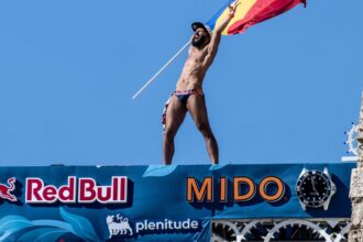 sportivii romani au terminat in top 8 etapa a doua din seria mondiala red bull cliff diving 2025 6862683e7329b