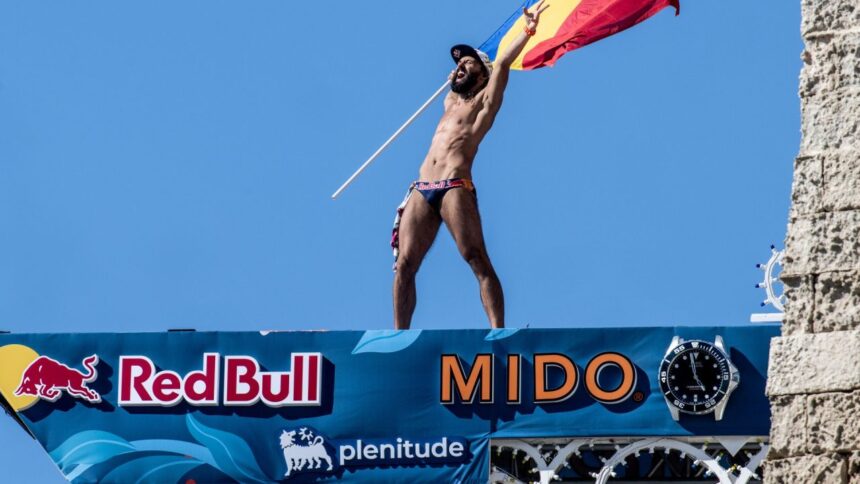 Sportivii români strălucesc în etapa a doua a Seriei Mondiale Red Bull Cliff Diving, clasându-se în Top 8! 1 sportivii romani au terminat in top 8 etapa a doua din seria mondiala red bull cliff diving 2025 6862683e7329b