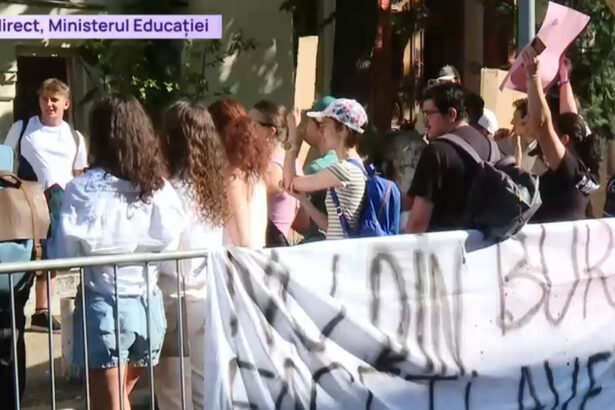 studentii cer guvernului sa nu le scada bursele si sa continue investitiile in educatie nou apel la o zi dupa protestele din tara 6862389868c85