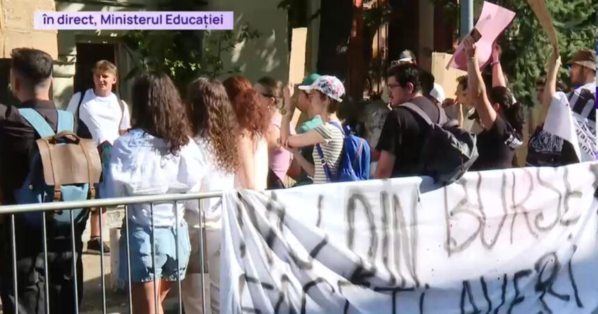 studentii cer guvernului sa nu le scada bursele si sa continue investitiile in educatie nou apel la o zi dupa protestele din tara 6862389868c85