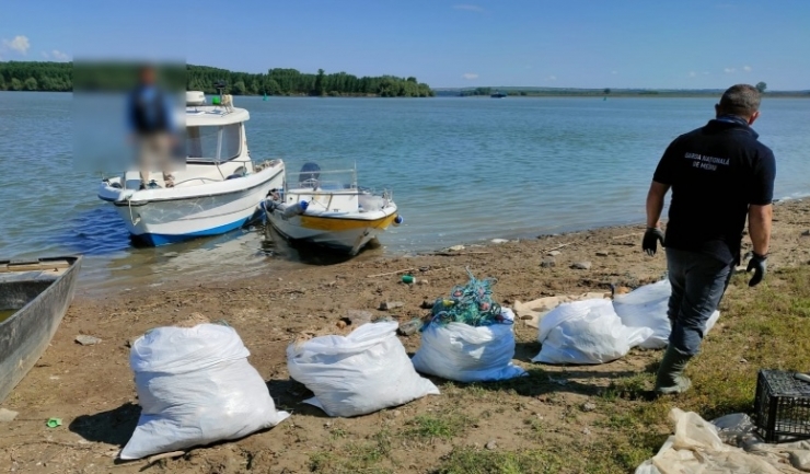 Zeci de vase inspectate, dintre care 19 au fost reținute, în lupta împotriva pescuitului ilegal 1 sute de ambarcatiuni verificate dintre care 19 au fost confiscate in cadrul activitatilor pentru combaterea pescuitului ilegal 684f26f4ba691