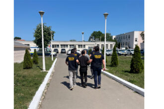 talhari de mici cei doi indivizi din constanta care au jefuit un varstnic sunt clienti vechi ai politistilor 684303e17b56c
