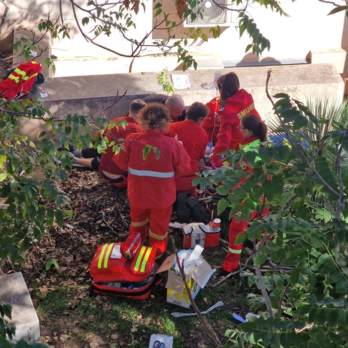 Descoperire șocantă în Parcul Tăbăcărie: Un tânăr și-a pus capăt zilelor 1 tanar spanzurat gasit in parcul tabacarie 683e8641e8a6e
