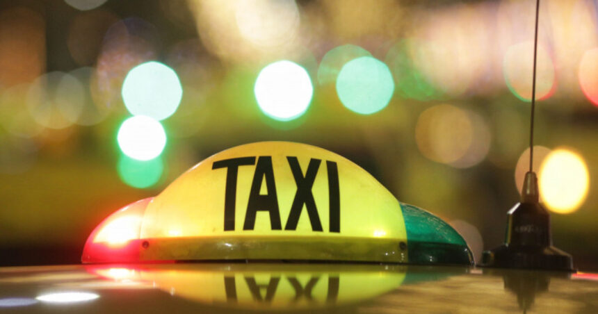Șofer de taxi prins în flagrant, cerând 400 de euro unui turist nigerian de 90 de ani pentru o cursă scurtă către hotel 1 taximetrist retinut dupa ce i ar fi cerut unui turist nigerian de 90 de ani aproape 400 e pentru o cursa pana la hotel 68611f1bead98