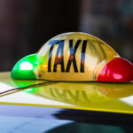 Controlul Poliției Transporturi: O jumătate dintre taxiurile de la aeroport au primit amenzi! 3 taxiurile din zona aeroporturilor au fost controlate de politia transporturi o masina din doua a fost amendata 684d713890d96