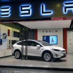 Tesla cedează din avans în Europa, confruntându-se cu o ofensivă a automobilelor chinezești. Vânzările gigantului american au înregistrat o scădere continuă timp de cinci luni. 3 tesla pierde teren in europa in fata masinilor chinezesti vanzarile companiei americane au scazut pentru a cincea luna consecutiv 685cc6e0c72e6