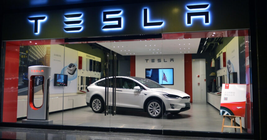 Tesla cedează din avans în Europa, confruntându-se cu o ofensivă a automobilelor chinezești. Vânzările gigantului american au înregistrat o scădere continuă timp de cinci luni. 1 tesla pierde teren in europa in fata masinilor chinezesti vanzarile companiei americane au scazut pentru a cincea luna consecutiv 685cc6e0c72e6