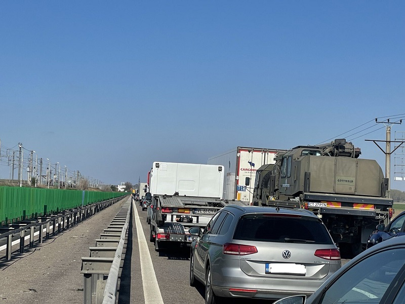 Înghesuială pe Autostrada Soarelui: Mașini blocate în zona Cernavodă – Fetești, cu viteza redusă la 20 km/h. 1 trafic aglomerat pe autostrada soarelui coloane de masini in zona cernavoda fetesti se circula cu 20 km h 6846d1f99cf53