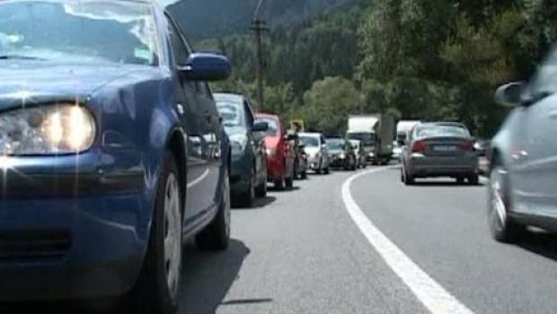 Agitație pe Valea Prahovei și pe autostrăzile A1 București - Pitești și A2 București - Constanța 1 trafic intens pe valea prahovei si pe autostrazile a1 bucuresti pitesti si a2 bucuresti constanta 6846db7da0133