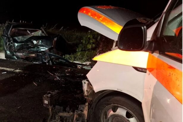 tragedie pe e85 doi tineri au murit dupa ce masina in care se aflau s a ciocnit cu o ambulanta 6854f3431a7a3