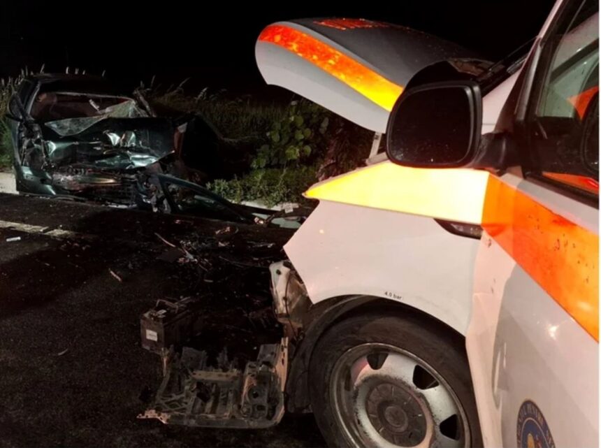 DRAMĂ pe E85: doi tineri și-au pierdut viața în urma unei coliziuni cu o ambulanță 1 tragedie pe e85 doi tineri au murit dupa ce masina in care se aflau s a ciocnit cu o ambulanta 6854f3431a7a3