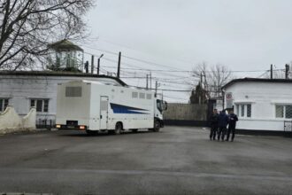trei barbati condamnati pentru tentativa de omor identificati si incarcerati de politistii din castelu 685e9c1822d15