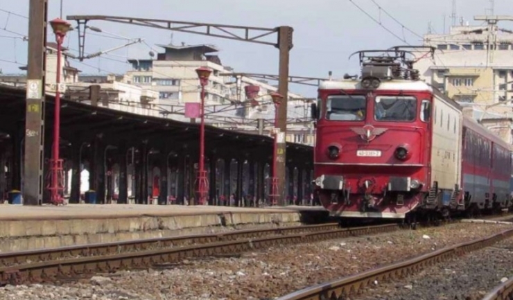 Trenurile vor rula mai încet în următoarele zile din cauza căldurii excesive pe calea ferată. 1 trenurile vor circula cu viteza redusa in zilele urmatoare din cauza temperaturilor mari la nivelul sinei 685ad391e70db