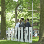 Trump blochează accesul studenților internaționali la Harvard: Răspunsul universității 2 trump suspenda intrarea in statele unite a studentilor internationali care vor sa studieze la harvard reactia universitatii 6841546701882