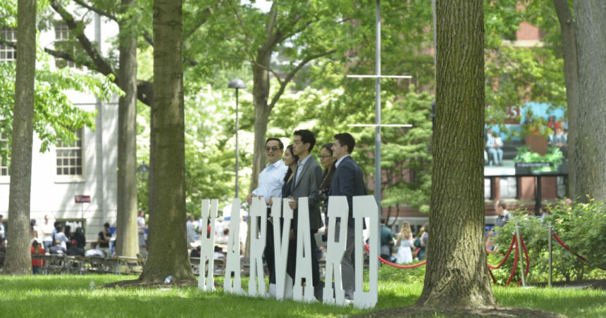 Trump blochează accesul studenților internaționali la Harvard: Răspunsul universității 1 trump suspenda intrarea in statele unite a studentilor internationali care vor sa studieze la harvard reactia universitatii 6841546701882