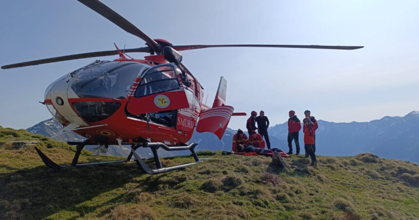 O femeie de 63 de ani, salvata cu elicopterul SMURD din inima Munților Făgăraș 1 turista de 63 de ani evacuata cu elicopterul smurd din muntii fagaras 684dbb15ac2bb